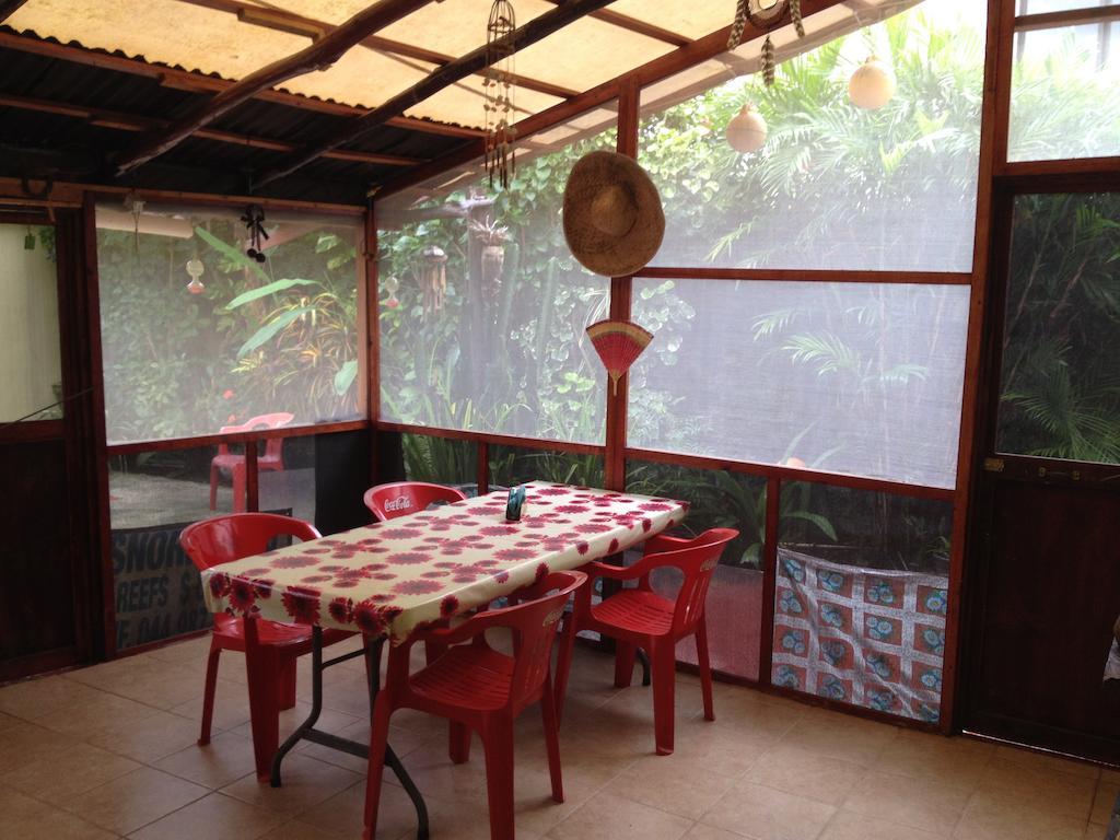 Beachouse Dive Hostal *